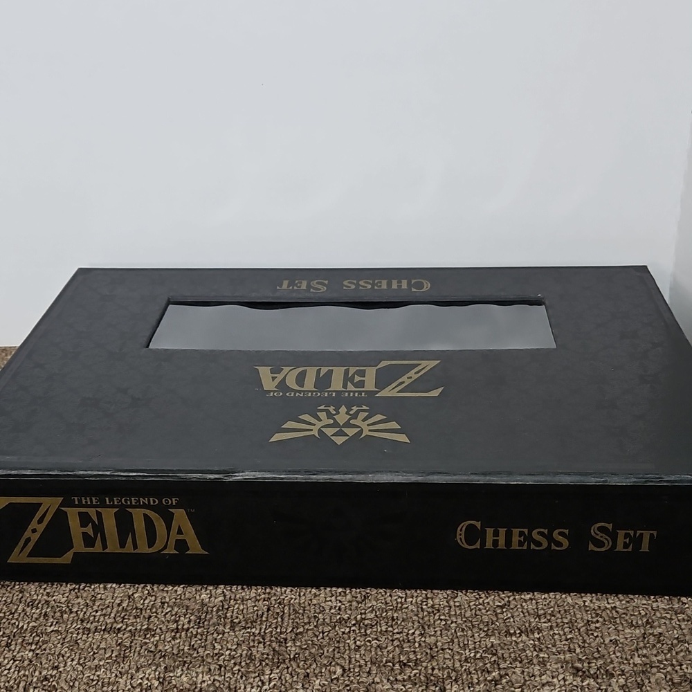 Legend Of Zelda Gold Edition Chess Set Nintendo 2016 - Picture 8 of 8